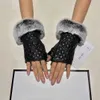 guanti senza dita in pelle di pecora con capelli di design per ragazza Guanti corti con logo ricamato per donna Guanti regalo invernale Inclusa scatola di marca
