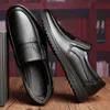 Klänningskor läderskor Business Men's Casual Patent Leather Shoe Breattable Soft Bottom medelålders och äldre pappa klädskor män 230925
