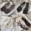 Nuova la parola francese di fila con sandali scarpe in pelle clip per la testa 23ss scarpe con tacco piccolo quadrato scarpe da donna pigre vestono sandali con tacchi alti