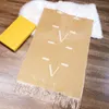 Bufanda de diseñador de invierno Bufandas de lujo en V para mujer Lana de cachemira para hombre Mantón largo Moda Carta clásica Bufandas de cachemira con caja