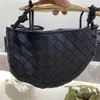 Venetasbottegas Sardine-Handtasche, hohes Set, innen und außen komplett aus Leder, handgefertigt, aus Schaffell, gewebte Tasche, tragbar, diagonaler Zy
