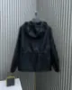 Herrenjacken, Designer-Jacke aus regeneriertem Nylon, verdickt, mit rotem Etikett, lockerer Kapuzenjacke mit Kordelzug, PBFS