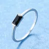 Anelli a grappolo Simpatico anello femminile piccolo in pietra nera Anello in vero argento sterling 925 con promessa di fidanzamento per le donne