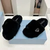 Pantofole da donna Designer Pelliccia di shearling Sandali con diapositive Fluffy Winter fuzzy house Pantofola in peluche di lusso da donna muli piatti Sandalo incrociato caldo Ciabatte in lana