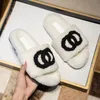 Pantoufles Fuzzy G Sandals Slippers Designer Shoes Flip Flops Fashion Antislip Female Foutres de fourrure Femmes Faux Luxury Brand de luxe Chaussade House Indoor House pour Wom 1