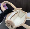 حقيبة التسوق من الصوف Lamb's Wool Totes Bag Bag كبيرة في الخريف والشتاء حقيبة يدوية مقطوعة.