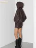 Tute da donna Clacive Fashion Pelle PU marrone Set da 2 pezzi Completo da donna Elegante top a maniche lunghe con cappuccio con pantaloncini a vita alta