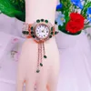 Montres-bracelets étincelants strass cadran rond montre bracelet en métal coloré gland pour les activités intérieures ou une utilisation quotidienne