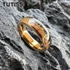 Anéis de casamento Tutiss Mens Womens Arrow Anel 6mm 8mm Banda de Tungstênio 2 Diferentes Incrustações de Madeira Real Excelente Qualidade Conforto Fit