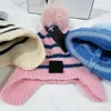 Bonnets en peluche pour enfants, bonnet tricoté de styliste pour garçons et filles, chapeaux chauds, Pom Pom, protection d'oreille pour enfants, bonnets à rayures, hiver