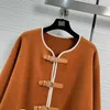 Designer di giacche da donna 2023 Inizio autunno Nuovo cardigan in cashmere con bottoni in pelle con design a contrasto alla moda avanzata PPPU