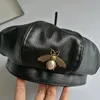 Berets vintage marka marki marki moda czarna skórzana skórzana kapelusz kobiet czapka kobiet kobiet beret beret dziewczęta na wiosnę i jesień 230926