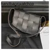 Bottegvenetas Cassettes Bags Crossbody Bag 2024 New Mens Woven Small Square Bag Fashion Versatile and Wo Brand Leisure Slolder Korean Messenger