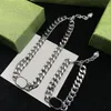 Män kvinnor hiphop choker halsband designer rostfritt stål armband kubansk silverkedja högkvalitativa brev hängen för unisex co2527
