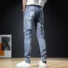 Jeans da uomo 2023 Uomini eleganti jeans strappati pantaloni slim dritti denim sfilacciati vestiti uomo nuova moda pantaloni skinny vestiti Pantnes Hombre L230926