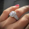 2020 Novos anéis de casamento femininos Moda Silver Square Gemstone Engagement Anéis de jóias Anel de diamante simulado para casamento200i