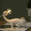 Lampy stołowe nordycka jaszczurka nowoczesna urocza żywica LED Animal Chameleon nocna światła sypialnia salon dekoracje domu oprawy 253R