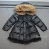 Płaszcz w dół płaszcz dziewczyny zima długa bawełniana sukienka Parka Toddler Shinny z kapturem płaszcz świąteczne kostiumy do snowsuit TZ346 230926