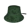 緑のバケツの帽子の素朴な庭の魔女サンキャッププラント愛好家植物レディマジック