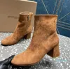 2023 avec des bottes courtes à tête ronde pour femmes, chaussures d'extérieur de luxe de styliste, chaussures d'usine à talons hauts