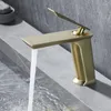 Rubinetti per lavandino del bagno WC Miscelatore colore nero / grigio Rubinetto per lavabo Rubinetto in ottone dorato spazzolato e montaggio su piattaforma fredda