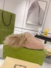 Pantoufles de fourrure en cuir conçues spécifiquement pour les hommes et les femmes pantoufles thermiques en peluche moelleuses de premier ordre sandales de lettre de créateur 35-42 avec boîte