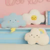 Oreillers en peluche Coussins Mignon Émotion Visage Oreiller Météo En Peluche En Peluche Tonnerre Nuages Sombres Arc-En-Ciel Nuage Blanc Coussin Bébé Lit Chambre Décor Décor À La Maison 230926