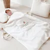 Couvertures douces pour bébé, couverture de dessin animé en molleton de corail, ours brodé, couette chaude, poussette, cape pour bébé, couverture de sieste