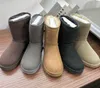 Clásico 5825 Botas de nieve cortas para mujer Suave y cómoda Piel de oveja Botas para mantener el calor Zapatos casuales con bolsa para polvo con tarjeta Wox Hermosos regalos F23U