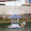 Decorazioni da giardino Gazebo impermeabile sospeso Mangiatoia per uccelli selvatici Contenitore esterno con corda per appendere Uccelli domestici Tipo di casa per l'alimentazione 230925