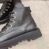 디자이너 -Luxury Heavy -Soled Biker Ankle Boots Cowhide Hardware Letering과 함께 다리 라인