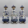 3 generaciones de emperadores chinos en la dinastía Qing, figura de cerámica azul y blanca, accesorio de mesa