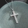 Collane con ciondolo Squisita collana di amuleti cristiani con croce di zirconi brillanti per uomini e donne, regali di gioielli di fidanzamento per matrimoni