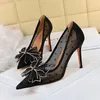 Scarpe eleganti Scarpe da donna sexy Décolleté con strass Bowknot Dolci tacchi alti Stiletto femminile Punta a punta poco profonda Party 2023 Bigtree