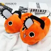 Pantoufles Anime Pochita pantoufles femmes pantoufles en peluche hommes tronçonneuse dessin animé pantoufles Orange chien doux maison pantoufles hiver chaud unisexe toboggan 230926