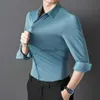 Koszulki męskie sukienki Wysoka elastyczna i bezkładkowa wiosna i jesień 2023 Cotta nowa koszula z długimi rękawem męskie spandex bez żelaza wypoczynek YQ230926