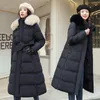 Abrigos de trinchera para mujer Invierno Moda coreana Chaqueta acolchada con capucha con capucha Cuello de piel grande suelto Abrigo grueso largo