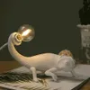 Lampy stołowe nordycka jaszczurka nowoczesna urocza żywica LED Animal Chameleon nocna światła sypialnia salon dekoracje domowe 265a