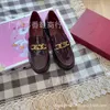 Обувь V серия металлическая пуговица Lefu Shoes 2023 Four Seasons Fashion Ярко -кожаное плоское дно оригинальное письмо высокое издание маленькое