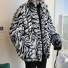 Mäns päls 2023 vinter mode män faux tiger mönster kappjacka manlig lös varm streetwear förtjockar outwear överdimensionera