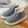 Hausschuhe YvvCvv Wasserdichte Daunenhausschuhe Damen Winter High Top Plüschrutschen Pelzige Baumwollschuhe Booties Rutschfeste warme flauschige Fellstiefel 230926