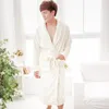 Mäns Sleepwear Coral Fleece Nightgown Loose Men Robe Flanell Kimono Bathrobe Gown Winter Thicken Warm Nightwear Casual Home Dressing