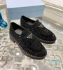 designer kvinnor full diamant casual skor mode damer läder metall spänne loafers lyx varumärke kvinna utomhussko med lådstorlek