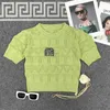 Kadın Sweaters Tasarımcısı Yaz Yeni Miao Aile Yuvarlak Boyun Mektubu Desen Desen İnce Uygun Moda Stili Örme Kısa Kol Üstü Khde