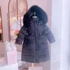 ダウンコート冬の女の子甘いロングジャケットフード付き大きな毛皮の襟の子供たちの子供服の女の子風の厚い暖かいコート230926