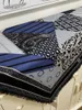 女性の四角いスカーフスケーブショール100％カシミア素材薄く柔らかい印刷文字パターンサイズ130cm -130cm