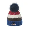 Kvinnliga män varma mössor vinter hatt för kvinna mjuk stretch kabel stickad pom poms bi beanies hattar kvinnors skalle kepsar skid Q178