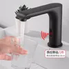 Rubinetti per lavandino del bagno Rubinetto con sensore per acqua fredda in ottone massiccio Rubinetto a induzione automatica montato sul piano Mtte Nero