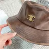 Autumn Pu Leather Bucket Hats For Women Designer Fisherman Sunbonnet Mens Baseball Cap Black Brown Triumph Buckle Gold Montered Fedora