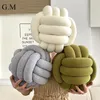 Oreillers en peluche Coussins Coussin de noeud à la main Canapé Coussin doux rond fait à la main boule nouée taille dos coussin noué oreiller en peluche décor à la maison 230926